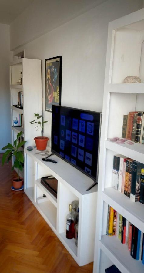Depto 2 Ambientes Muy Luminoso Con Wifi Y Vista A La Plaza Apartment Buenos Aires Luaran gambar