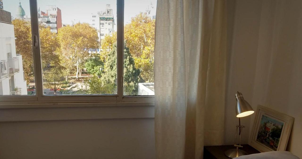 Depto 2 Ambientes Muy Luminoso Con Wifi Y Vista A La Plaza Apartment Buenos Aires Luaran gambar
