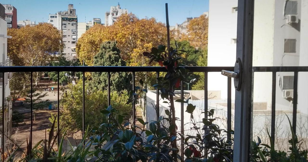 Depto 2 Ambientes Muy Luminoso Con Wifi Y Vista A La Plaza Apartment Buenos Aires Luaran gambar