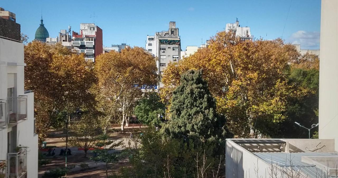 Depto 2 Ambientes Muy Luminoso Con Wifi Y Vista A La Plaza Apartment Buenos Aires Luaran gambar