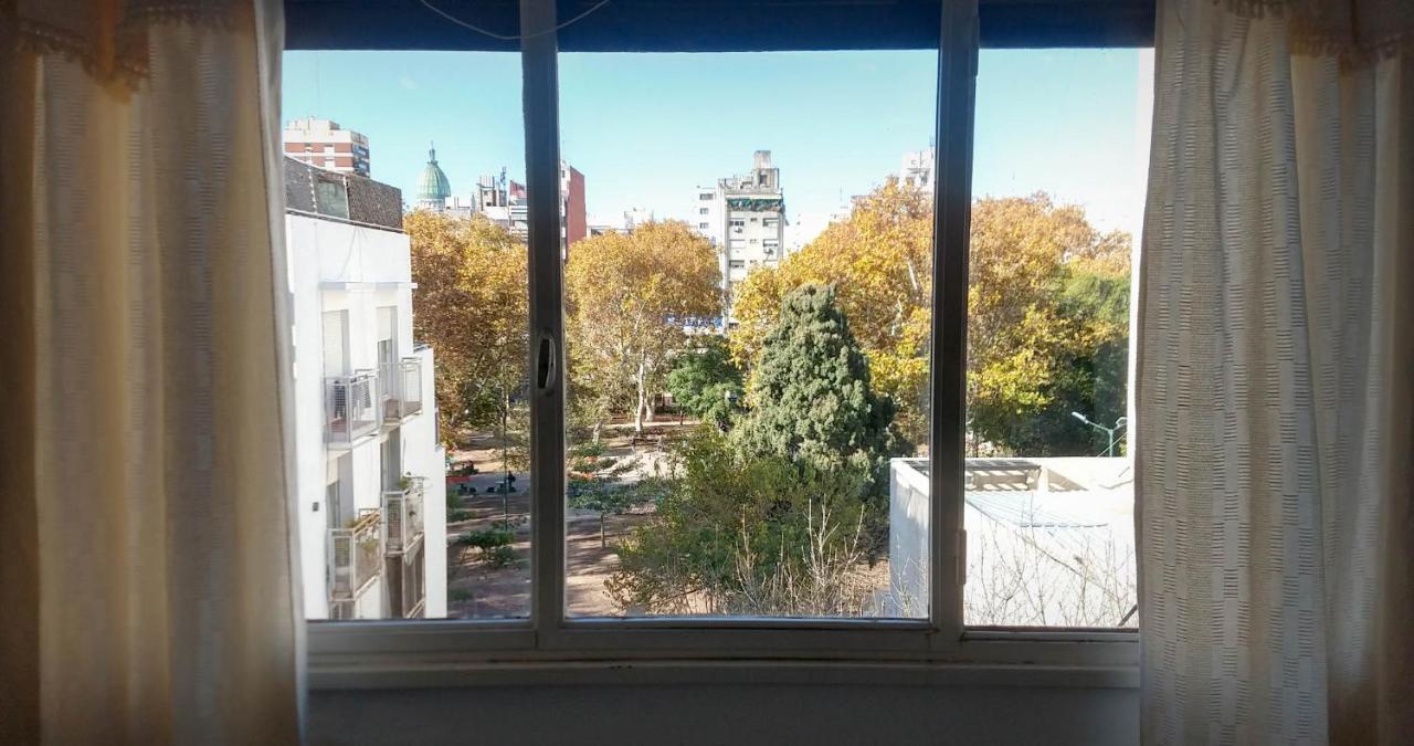 Depto 2 Ambientes Muy Luminoso Con Wifi Y Vista A La Plaza Apartment Buenos Aires Luaran gambar