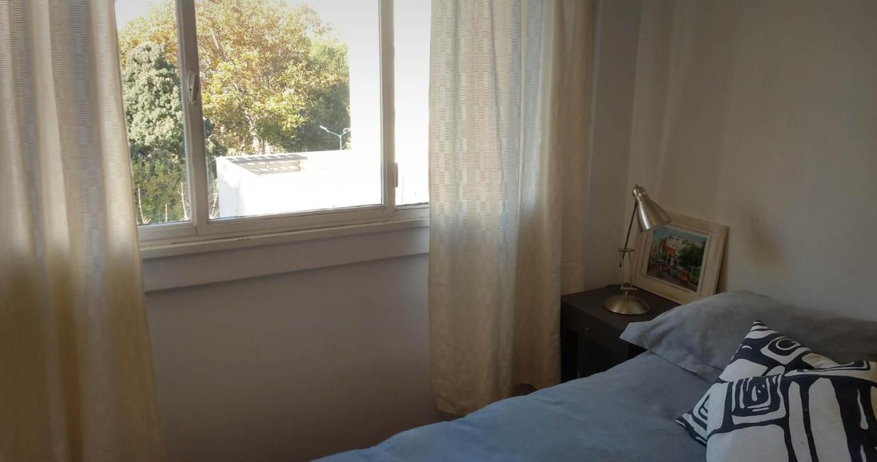 Depto 2 Ambientes Muy Luminoso Con Wifi Y Vista A La Plaza Apartment Buenos Aires Luaran gambar
